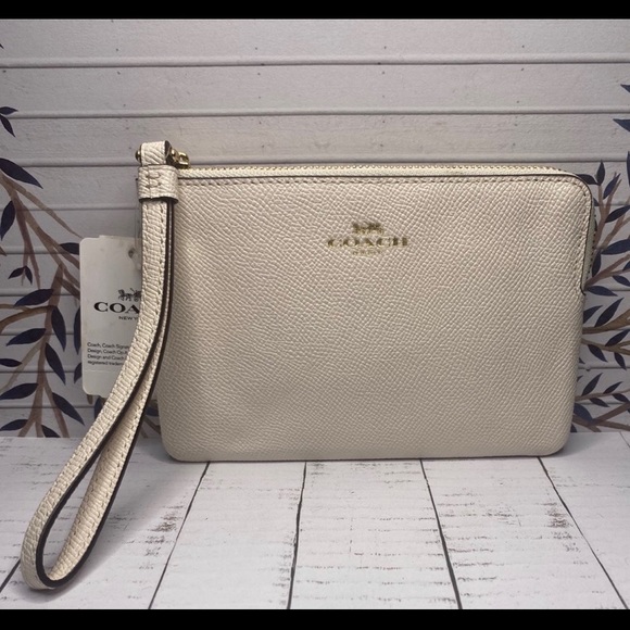 Coach Handbags - 🎉HP🎉 🤍 NWT Coach New York Plain Leather Wristlet Wallet - Cream White